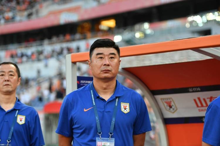 鲁媒:李霄鹏、韩鹏将迎来教练生涯首度对决 克雷桑有望回归