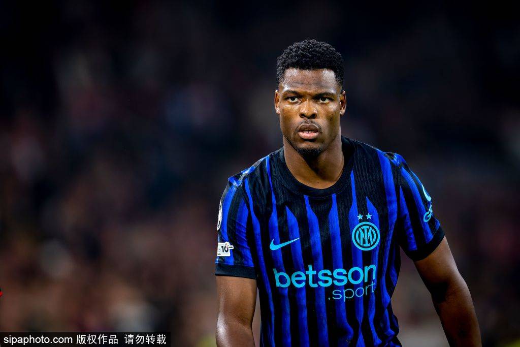 阿奇姆彭重返泰达足球场：从旧将到新星的蜕变之路